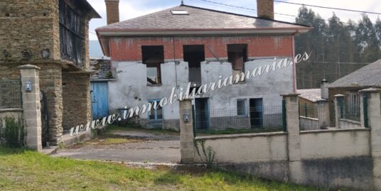 DOS CASAS, VARIAS EDIFICACIONES AUXILIARES Y TERRENO EN VAL DO CAINZO, BARREIROS-LUGO.