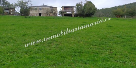 CASA CON EDIFICACIONES AUXILIARES Y TERRENO EN TRABADA, LUGO