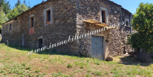 CASA PARA RESTAURAR CON TERRENO EN A PONTENOVA, LUGO